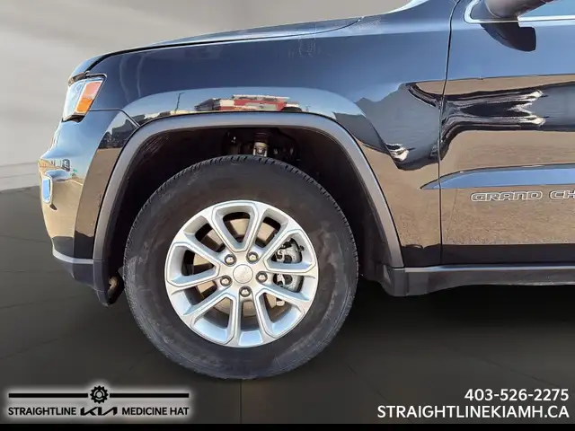 2021 Jeep Grand Cherokee Laredo spacious interior, confident sty - Photo 7