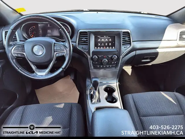 2021 Jeep Grand Cherokee Laredo spacious interior, confident sty - Photo 10