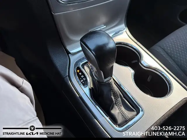 2021 Jeep Grand Cherokee Laredo spacious interior, confident sty - Photo 15