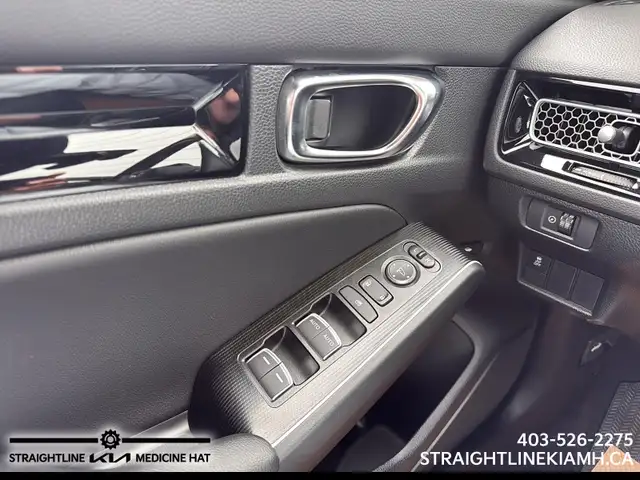 2025 Honda Civic Sedan Hybrid Sport Touring one owner, clean car - Photo 11