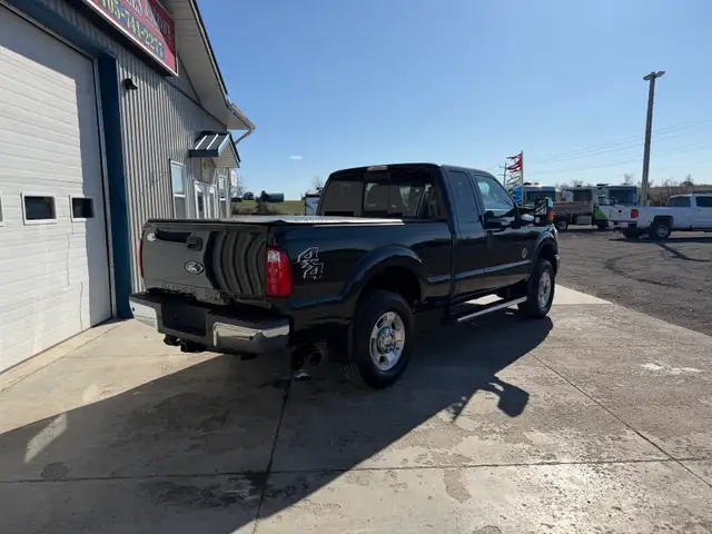 2011 Ford F250 4x4 Power Stroke - Photo 2