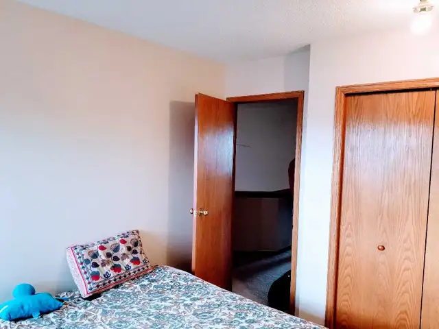 ✨ $765 AMAZING PLACE – Cozy Furnished Bedroom (Riverbend) - Photo 2