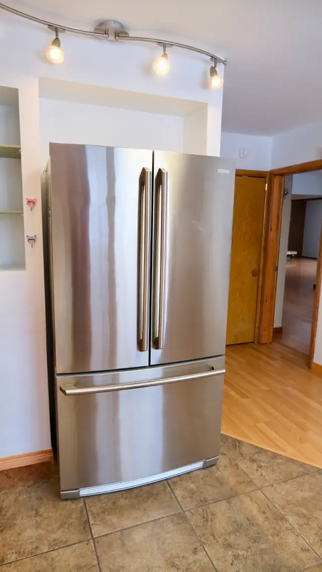 Charming 3-Bedroom Bungalow for Rent in Charleswood - Photo 5