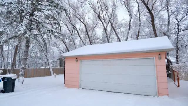 Charming 3-Bedroom Bungalow for Rent in Charleswood - Photo 9