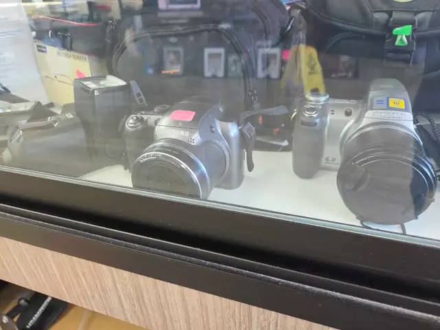 We Buy Cameras - Photo 2