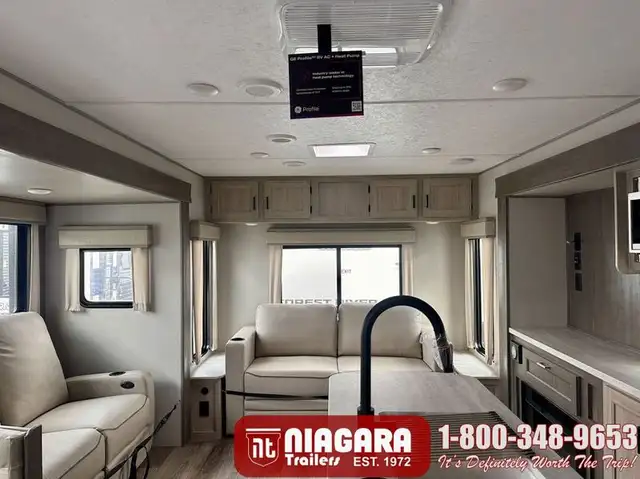 2025 COACHMEN CATALINA 313RLTS - Photo 5