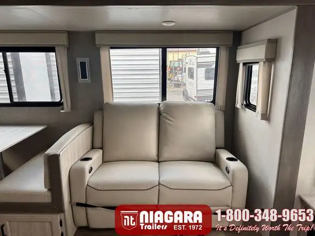 2025 COACHMEN CATALINA 313RLTS - Photo 7