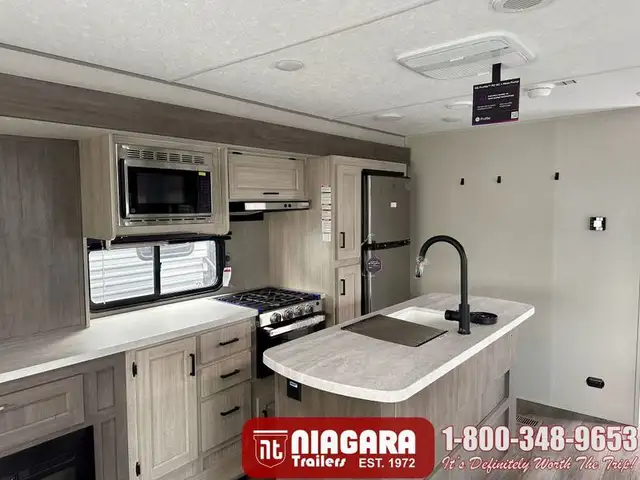2025 COACHMEN CATALINA 313RLTS - Photo 10