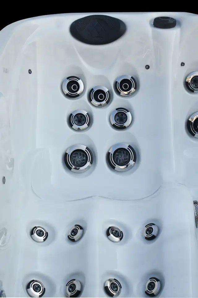 AN OVERALL PERFECT HOT TUB DESIGN. - Photo 4