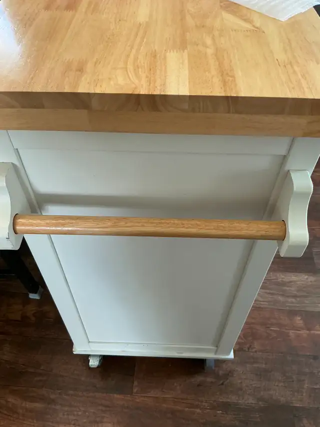 CUISINART ISLAND WITH BUTCHER BLOCK TOP - Photo 4