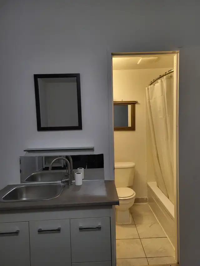 BACHELOR/STUDIO APARTMENT WITH PRIVATE ENTRANCE IN A HOUSE - Photo 10