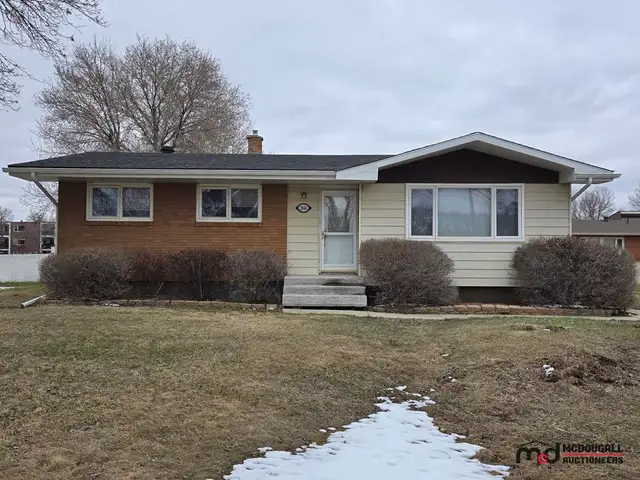 Online Auction: House To Be Removed - Regina, SK - Photo 4