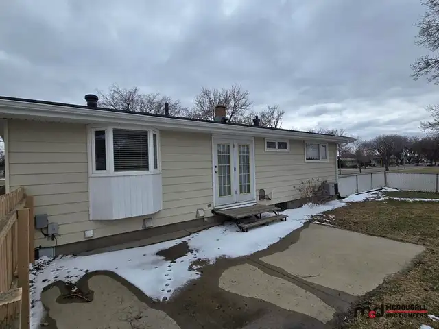Online Auction: House To Be Removed - Regina, SK - Photo 7