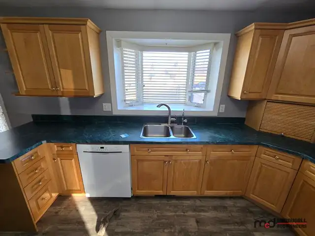 Online Auction: House To Be Removed - Regina, SK - Photo 9