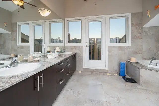 OPEN HOUSE-Freehold 3 1 Bed, 3 Bath Townhome in The Beaches - Photo 9