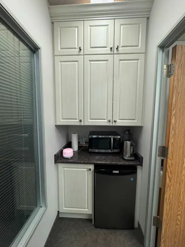 Fully Furnished Office Room for Rent - Photo 5