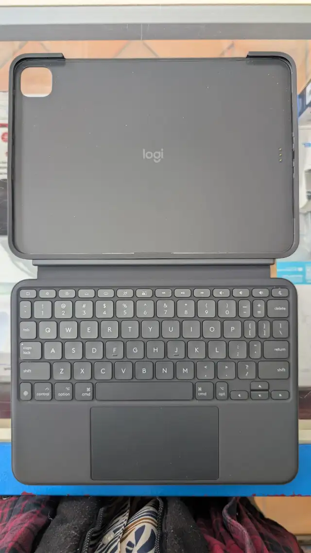 ⌨️ Logitech Combo Touch Keyboard Case for iPad Pro 11-inch (M4) - Photo 4