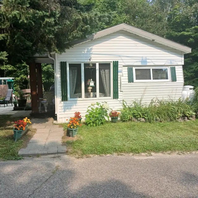 Petit Chalet à Vendre Sainte-Agathe-des-Monts - Photo 2