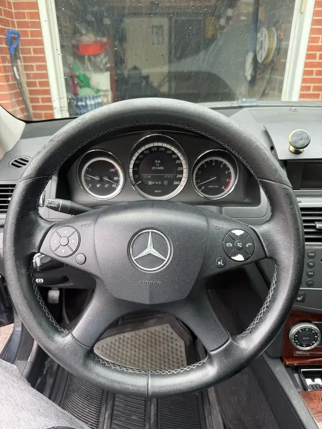 2010 Mercedes C250 -  4MATIC AWD - Photo 6