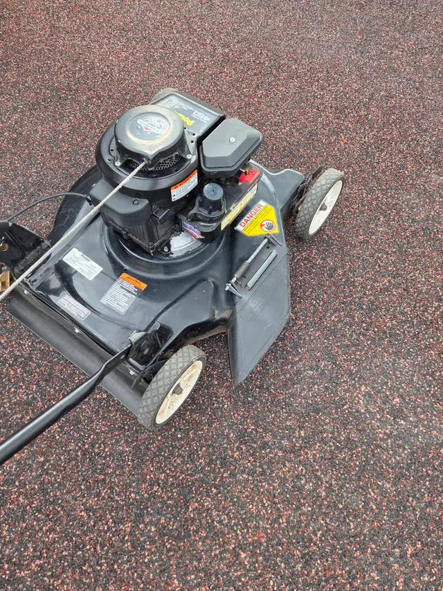 POULIN GAS LAWNMOWER - Photo 4
