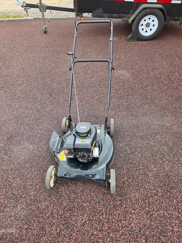 POULIN GAS LAWNMOWER - Photo 5