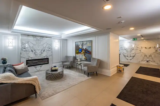 Bright & Spacious 1 1 Bed, 1.5 Bath Condo-Central Richmond Hill - Photo 2