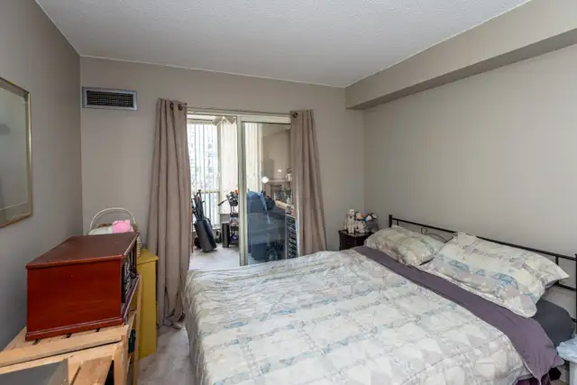 Bright & Spacious 1 1 Bed, 1.5 Bath Condo-Central Richmond Hill - Photo 6