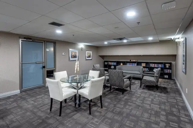 Bright & Spacious 1 1 Bed, 1.5 Bath Condo-Central Richmond Hill - Photo 7