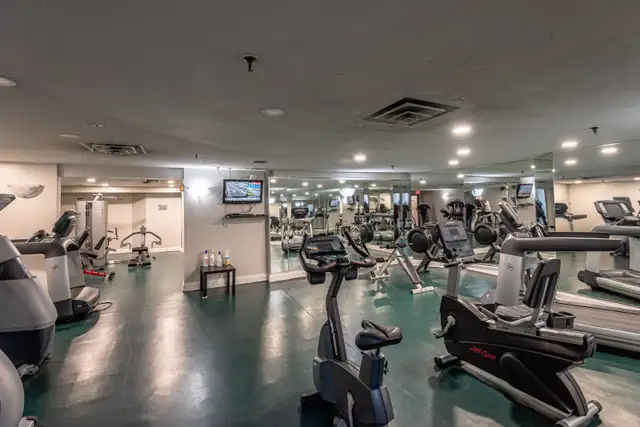 Bright & Spacious 1 1 Bed, 1.5 Bath Condo-Central Richmond Hill - Photo 9