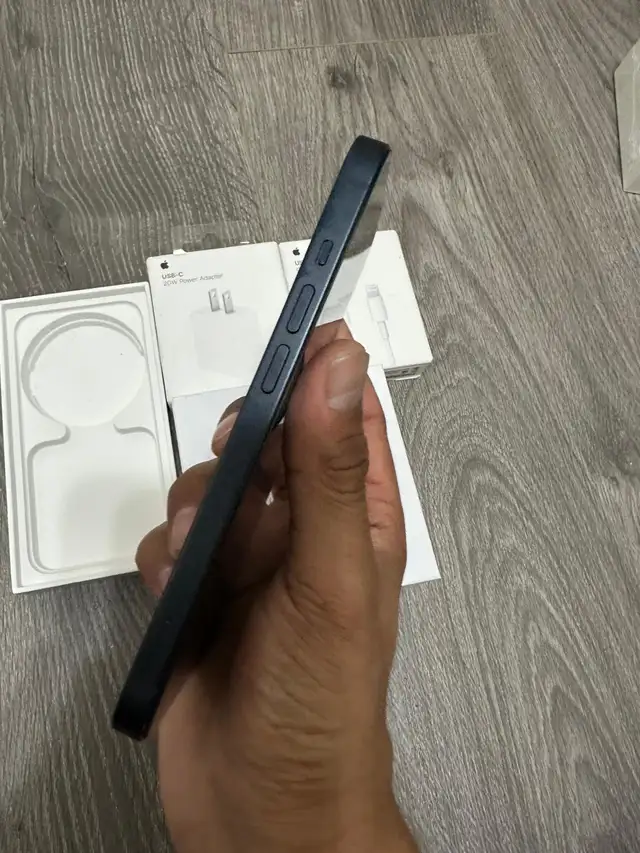 iPhone 13 mini 256gb Airpods/Charger/Delivery - Photo 3