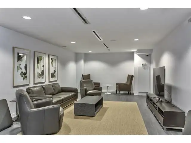 Luxury furnished condo for rent in Burlington. - Photo 7