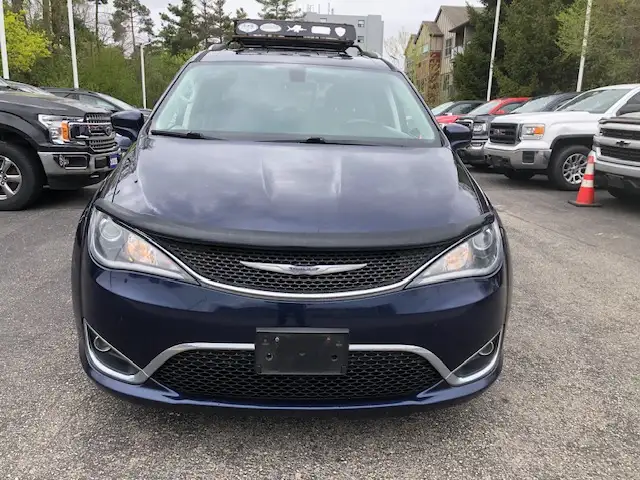2017 Chrysler Pacifica Touring-L Plus no accidents loaded - Photo 2