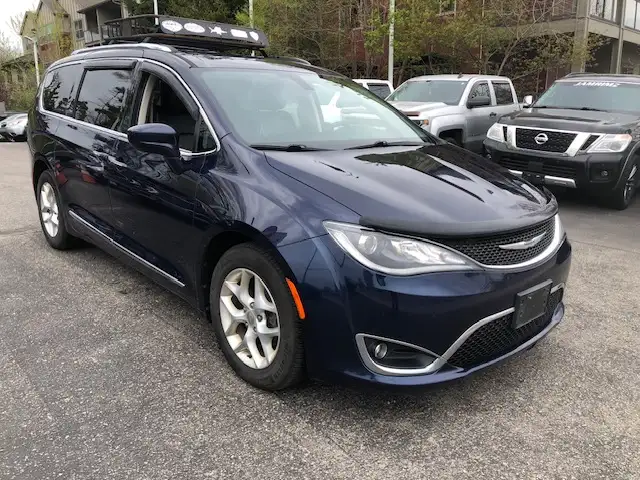 2017 Chrysler Pacifica Touring-L Plus no accidents loaded - Photo 3