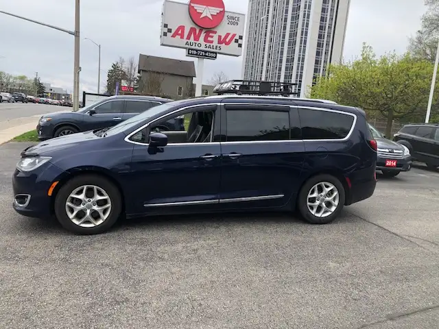 2017 Chrysler Pacifica Touring-L Plus no accidents loaded - Photo 4