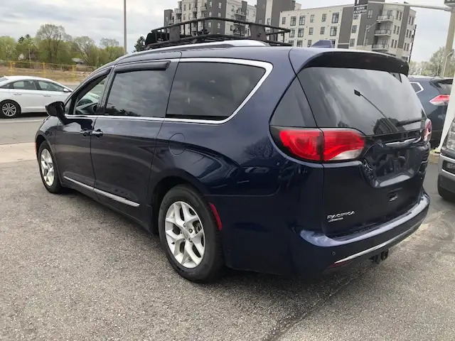 2017 Chrysler Pacifica Touring-L Plus no accidents loaded - Photo 6
