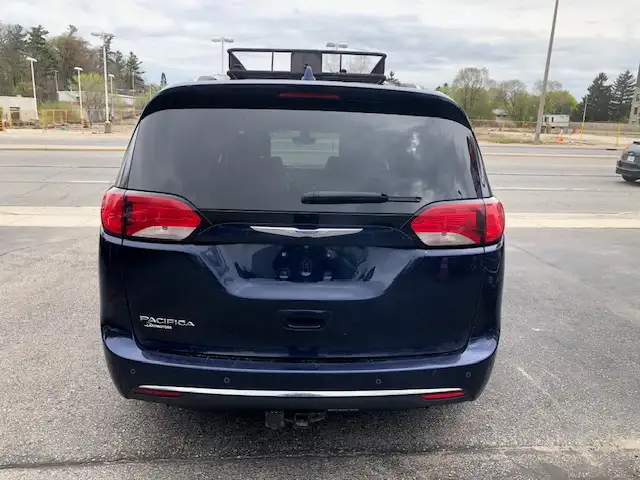 2017 Chrysler Pacifica Touring-L Plus no accidents loaded - Photo 7