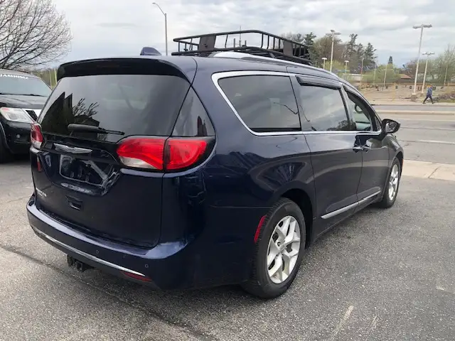 2017 Chrysler Pacifica Touring-L Plus no accidents loaded - Photo 8