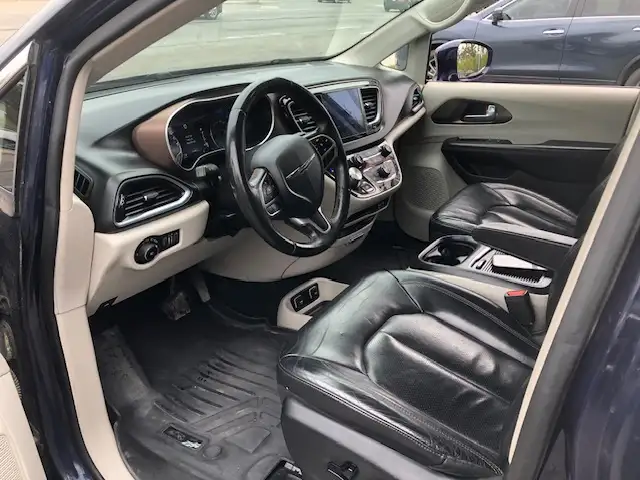 2017 Chrysler Pacifica Touring-L Plus no accidents loaded - Photo 9
