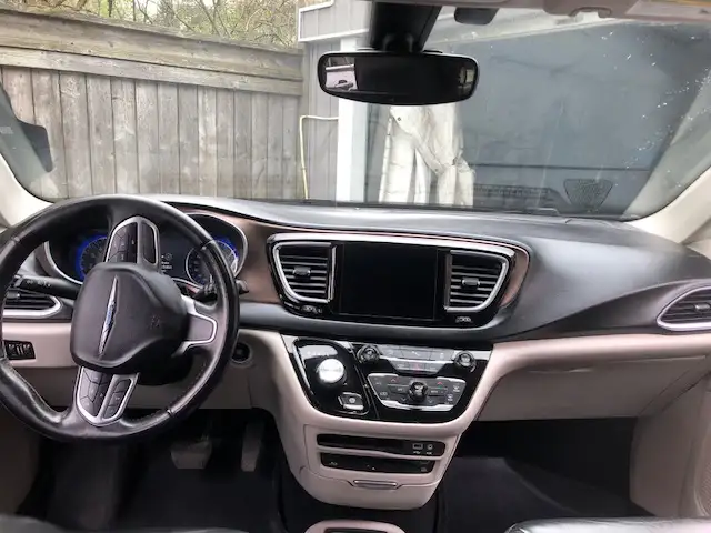 2017 Chrysler Pacifica Touring-L Plus no accidents loaded - Photo 11