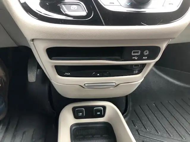 2017 Chrysler Pacifica Touring-L Plus no accidents loaded - Photo 15