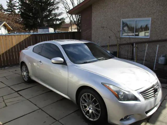 2011 Infiniti G37x coupe - Photo 2