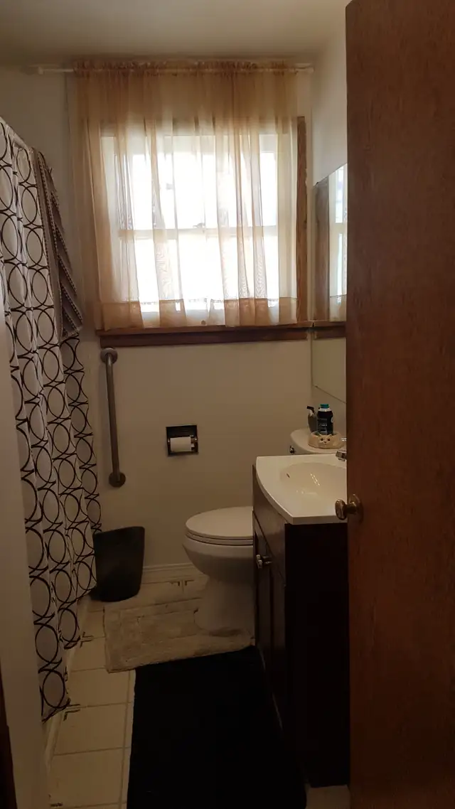 ROOM for RENT in HOUSE. West of St Paul's. SHARED Accommodation. - Photo 5