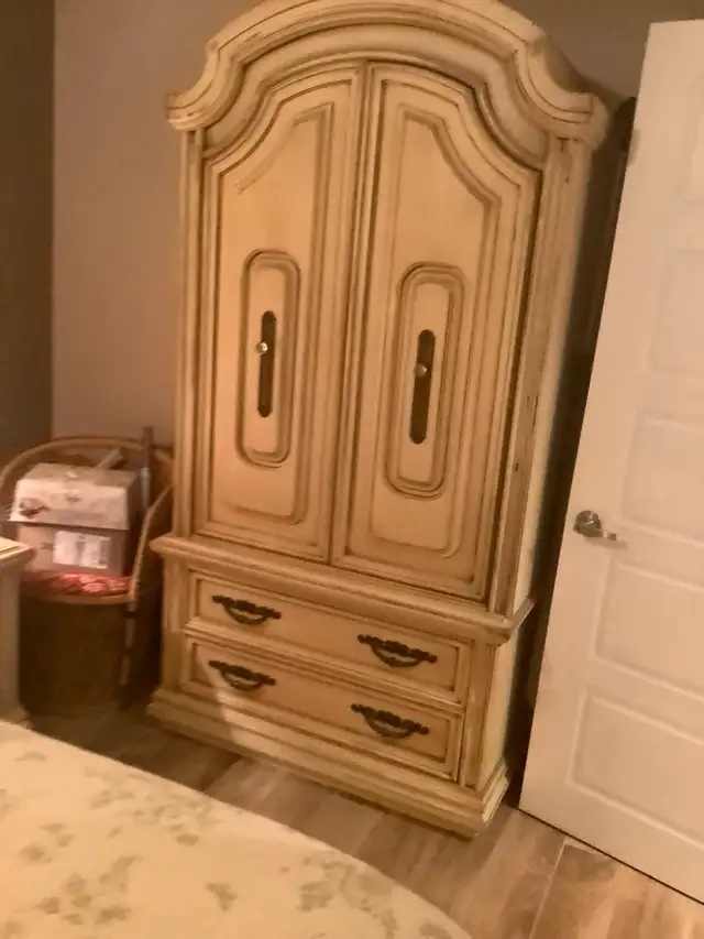 Furniture - Photo 2