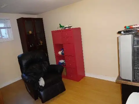 Spacious 2 Bedroom Basement Apartment Birchmount and Finch - Photo 5
