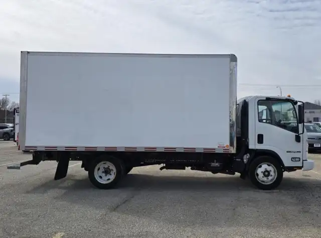 2019 Isuzu Other - Photo 2