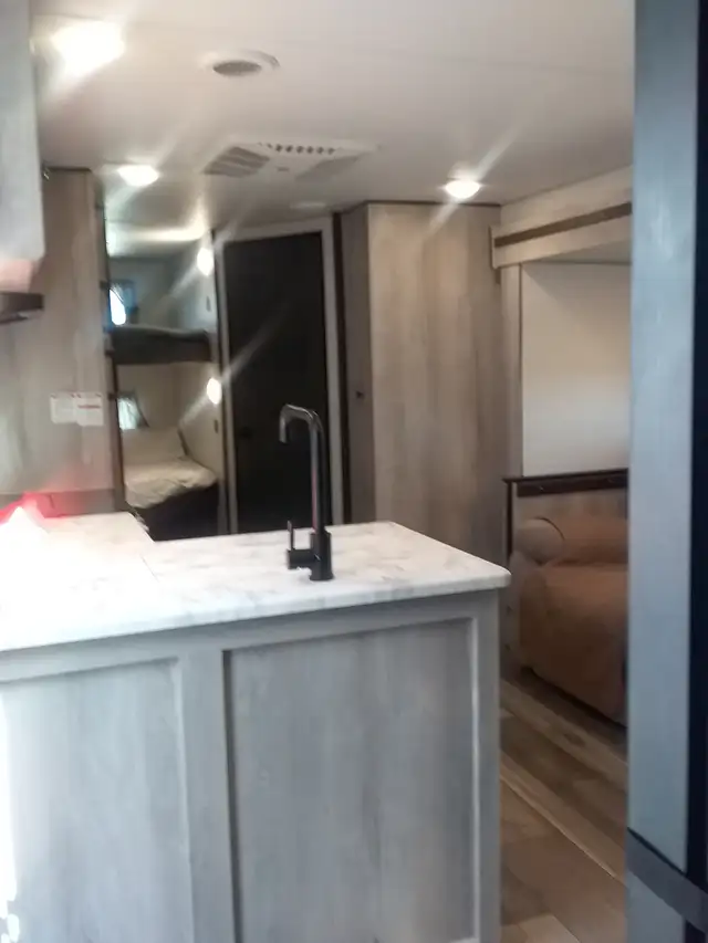 Beautiful travel trailer - Photo 3