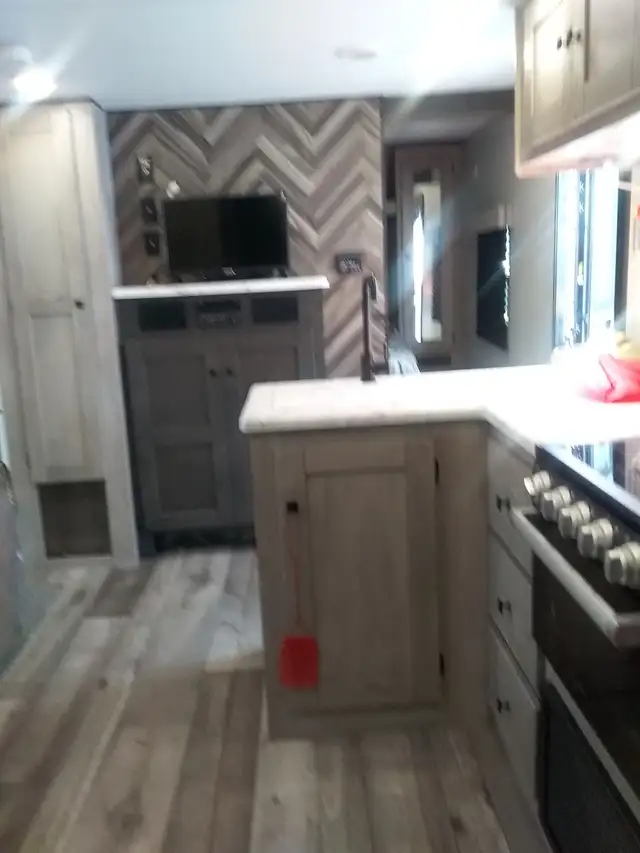Beautiful travel trailer - Photo 5