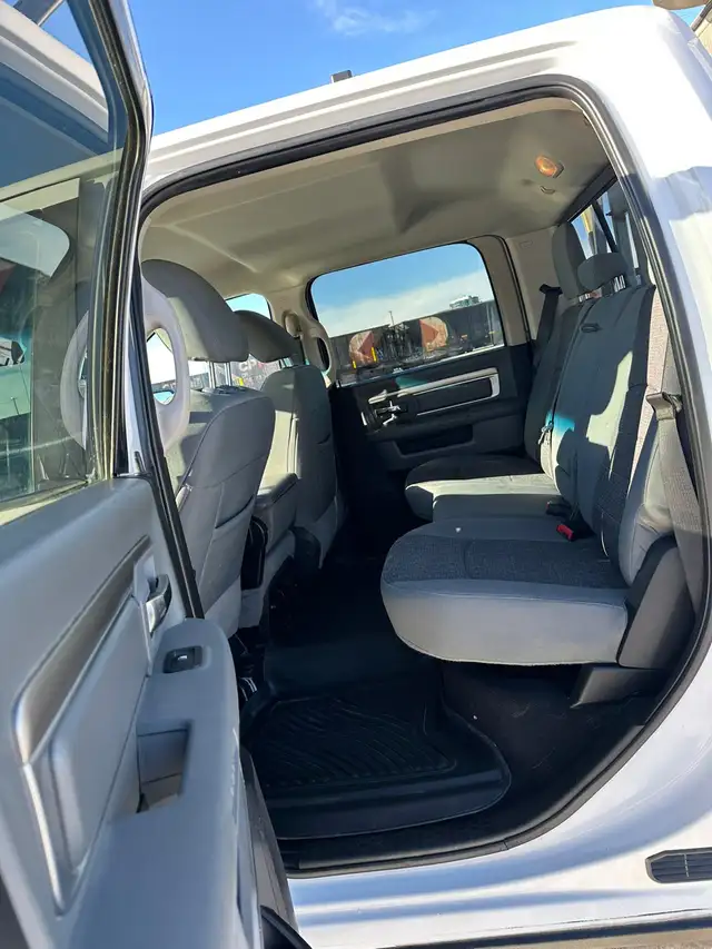 2018 Ram 2500 SLT-6.4L HEMI - 4WD - Crew Cab For Sale. - Photo 7