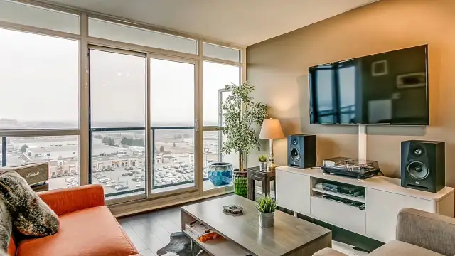 Luxury clean furnished condo for rent available in Burlington - Photo 5