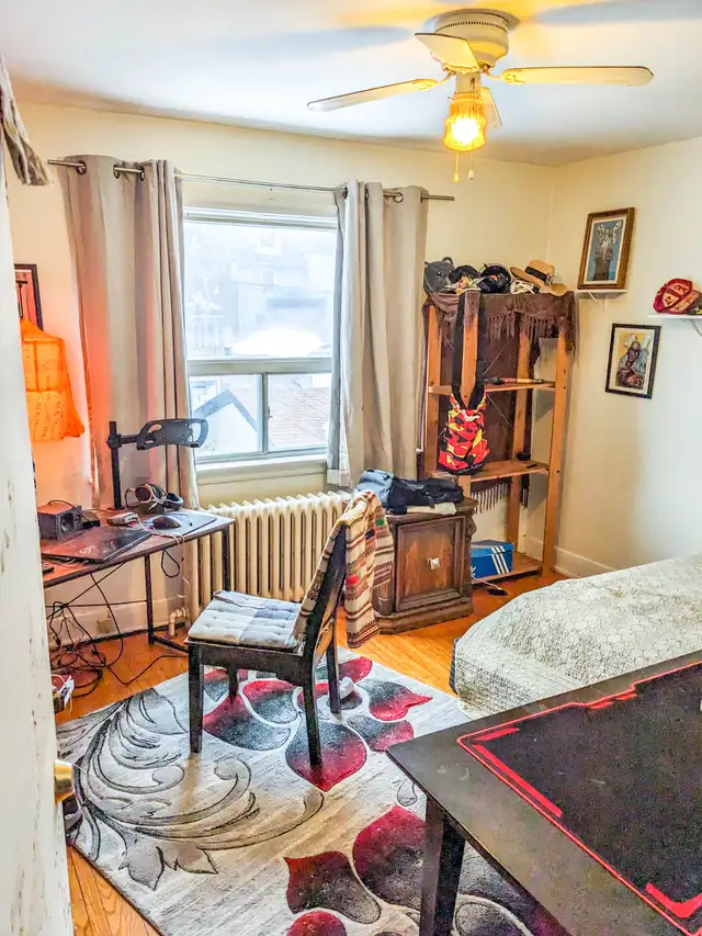 3 Bedroom, Near Christie Subway, Facing Park, Utilities Included - Photo 2
